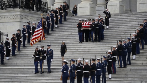 W Waszyngtonie rozpoczęły się uroczystości żałobne Busha seniora