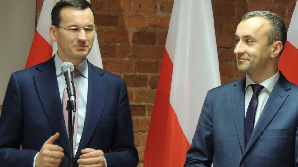 Premier Mateusz Morawiecki podczas wizyty we Włocławku, obok - kandydat na prezydenta Jarosław Chmielewski/fot. Marek Ledwosiński