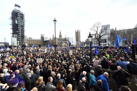 Setki tysięcy osób w Londynie w proteście przeciwko brexitowi