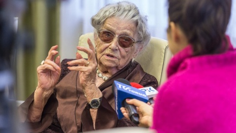 Śmiej się z ludźmi, płacz w ukryciu, bądź lekki w tańcu - nie w życiu: radzi 102 - latka