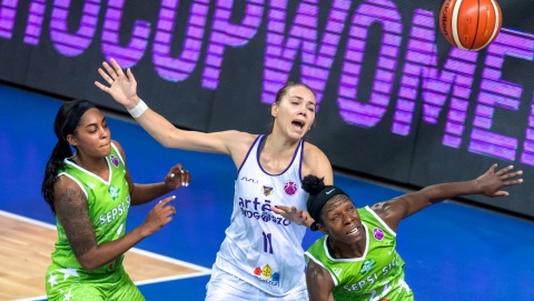 Puchar Europy koszykarek - drużyna Artego Bydgoszcz rozpoczęła od zwycięstwa