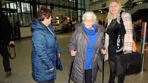 102 - letnia pani Aurelia poleciała do stolicy. Bilet dał bydgoski port lotniczy
