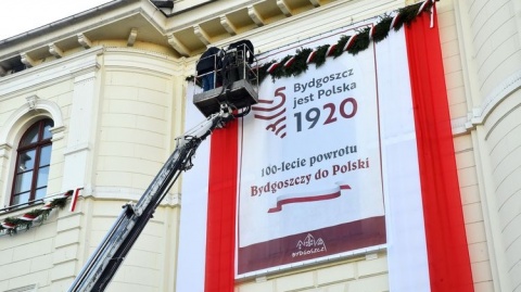 Bydgoszcz jest polska Miasto biało-czerwone na stulecie powrotu do Macierzy [wideo]