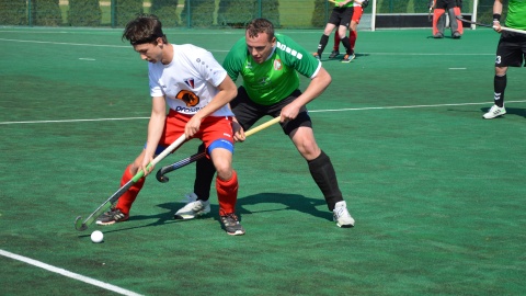 Regionalne drużyny hokeja na trawie z porażkami w Poznaniu