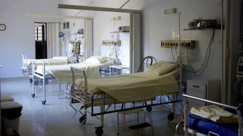 Pacjent wypadł z trzeciego piętra szpitala w Nakle. Prokuratura bada, co się wydarzyło